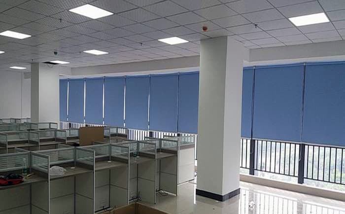 佛山禅城区华远东路发展大厦办公室遮光卷帘工程案例