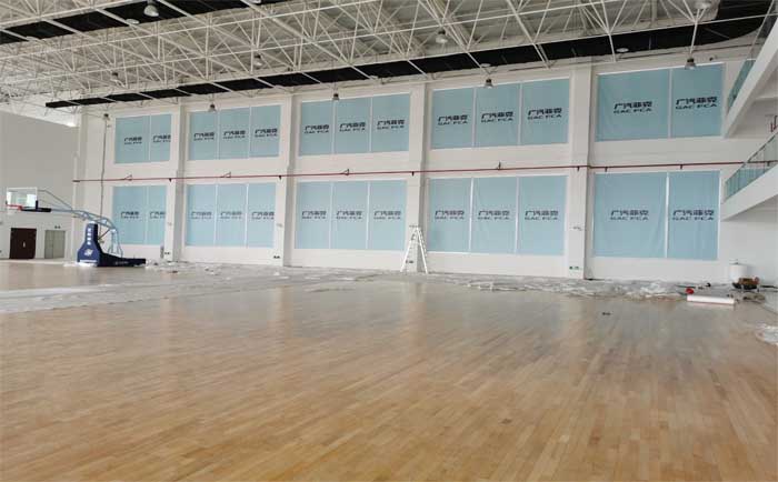 广州广汽菲克篮球场电动喷绘卷帘实拍